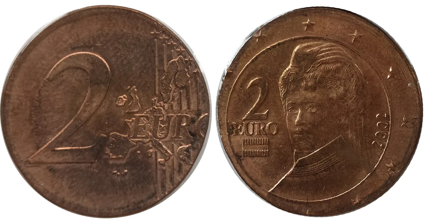 Zum Vergrößern klicken Österreich 2 Euro 2002, geprägt auf einer 5-Cent-Ronde. Das Stück wiegt nur 3,92 g und ist aufgrund des Stahlkerns stark magnetisch.