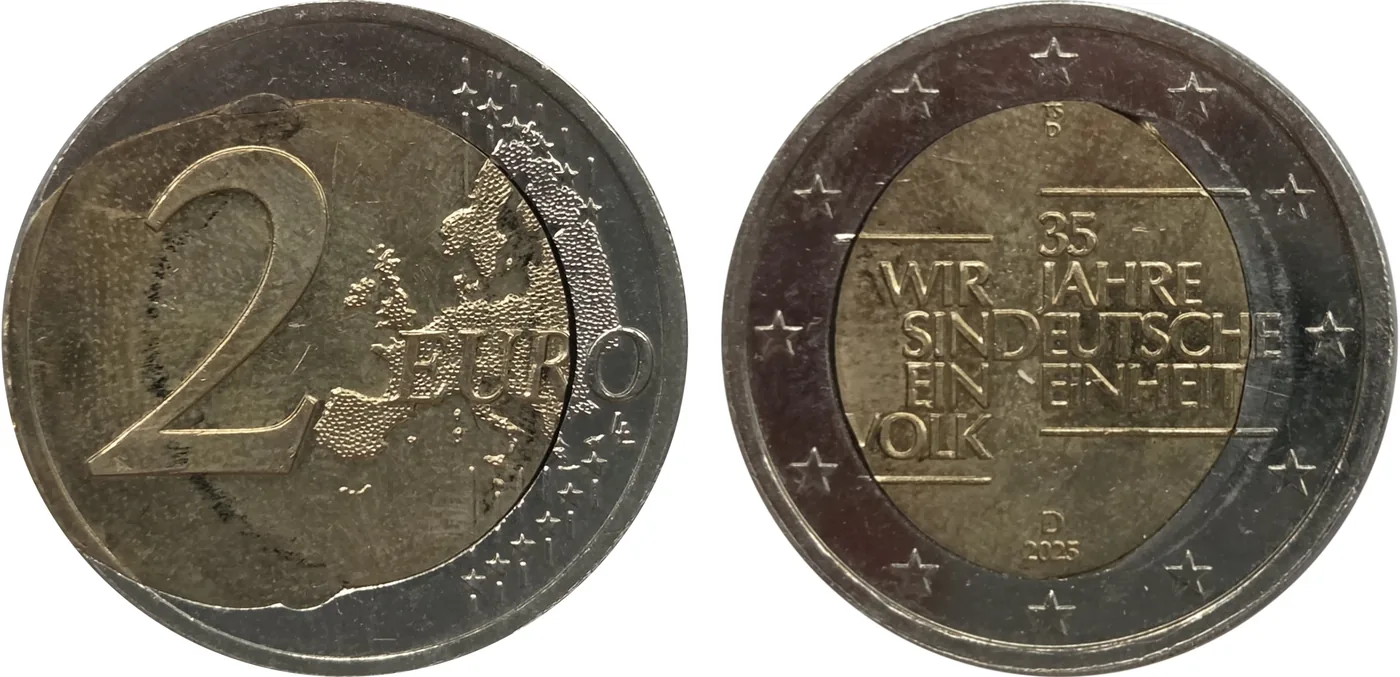 Zum Vergrößern klicken Deutschland 2 Euro 2025 „35 Jahre Deutsche Einheit“ D, geprägt als sogenannte „Spiegelei-Prägung“. Hier ist der Materialfluss auf dem Revers deutlich zu erkennen.